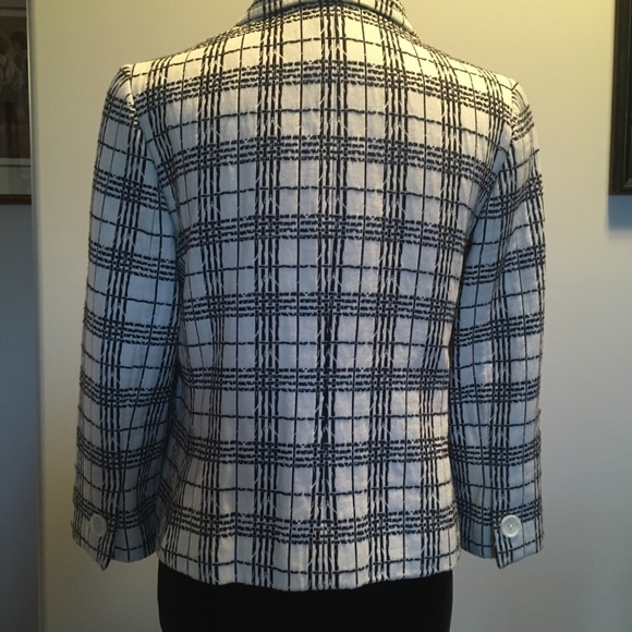 Women’s jacket - Picture 3 of 3